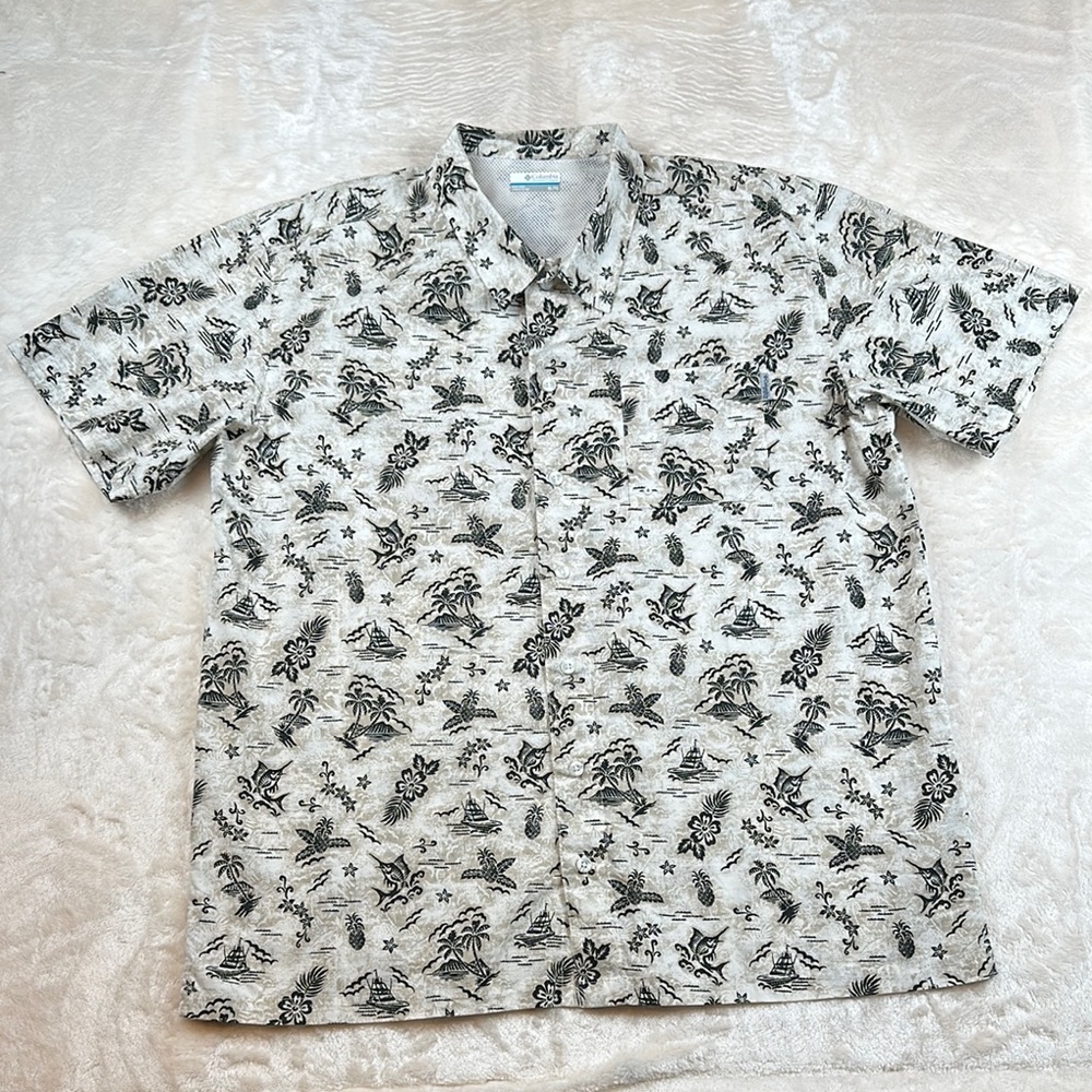 Columbia PFG Black & White Button Down Shirt Palm Tree Boats Fish All Over Print
